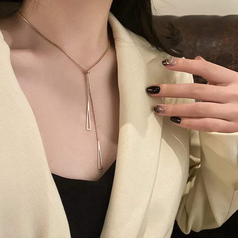 Colliers en Acier Inoxydable avec Pendentif Géométrique Triangle pour Femmes